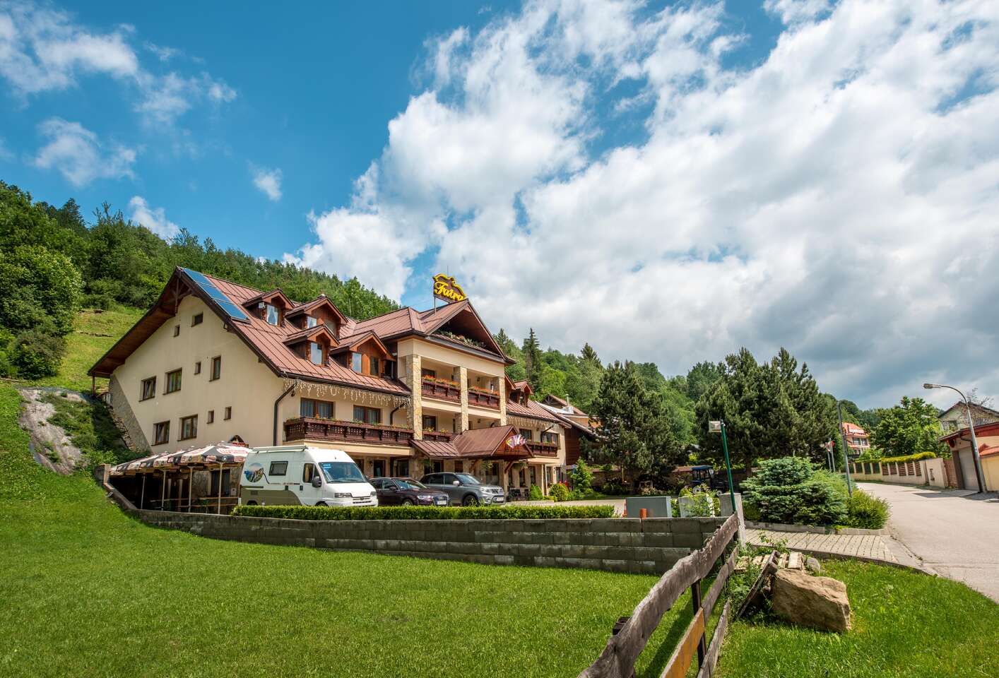 Hotel Fatra: Centrum Jánošíkovho rodiska v obklopení krásnych hôr